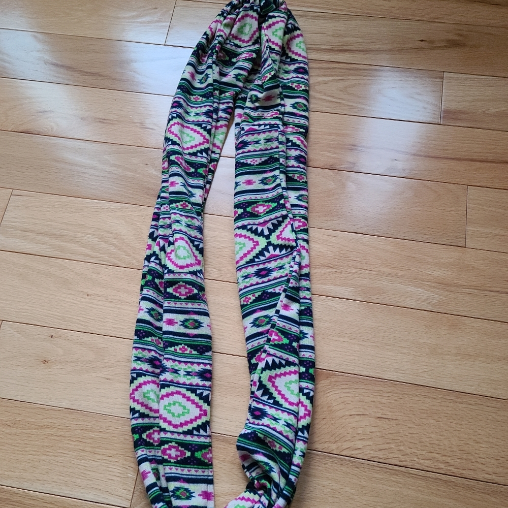 Infinity Scarf with Geometric Design - Picture 4 of 4